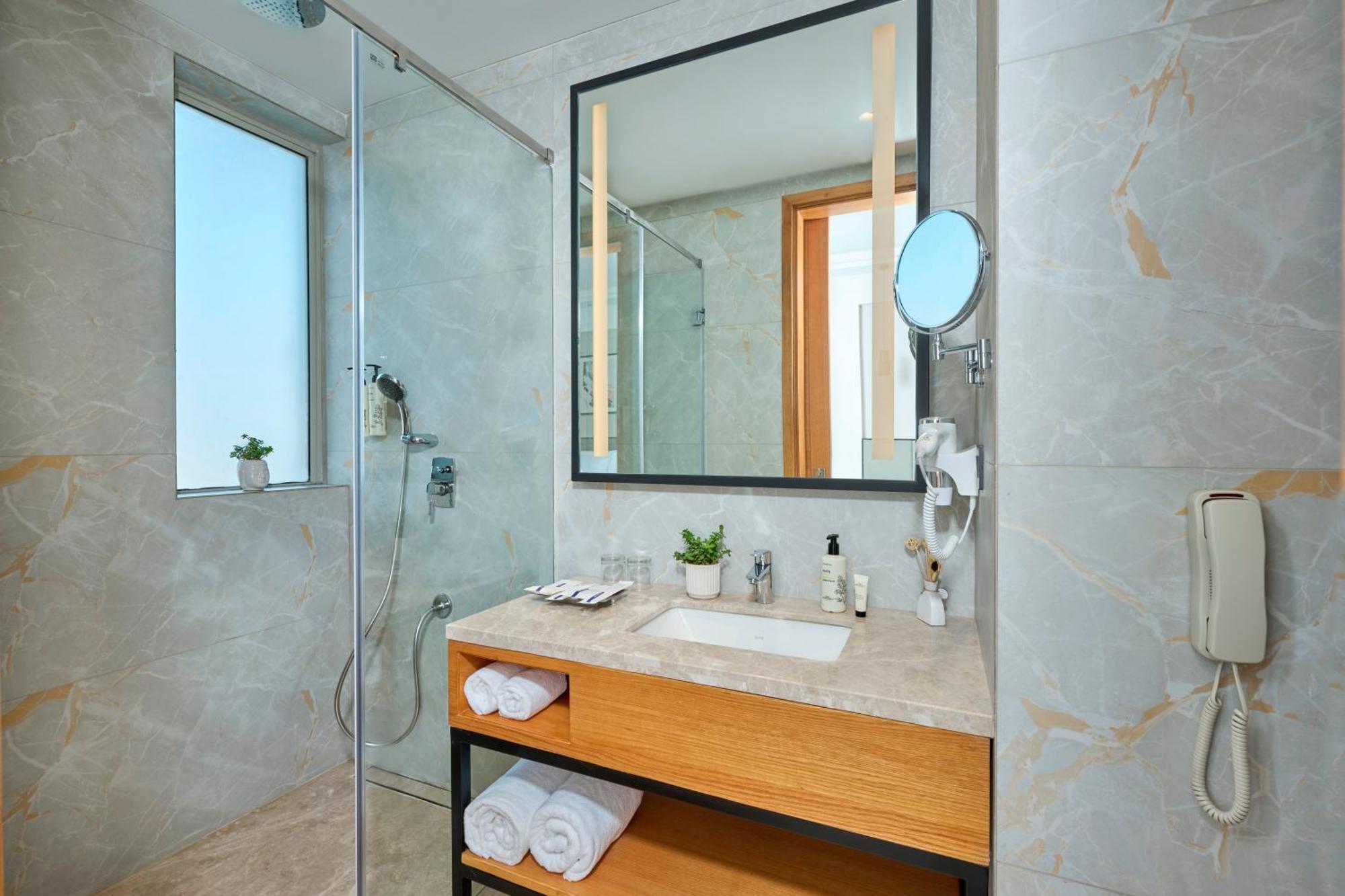 Iris Sarovar Portico Gurgaon Dış mekan fotoğraf